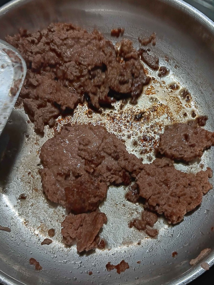 MemoryLeekOnion's tweet photo. this is supposed to be 2 hamburgers 🫠🫠🫠🫠 https://t.co/v950Fv0w5l