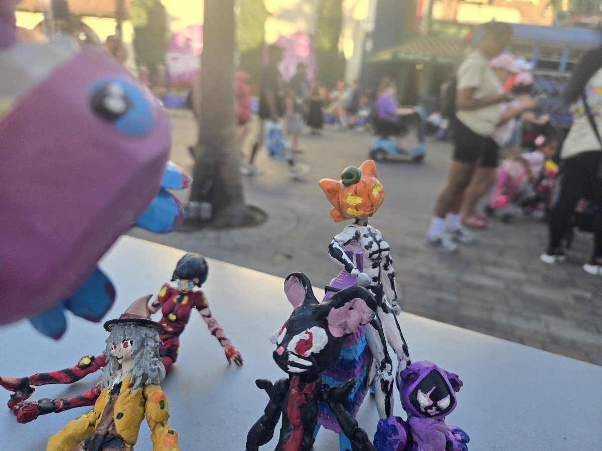 thecalyco's tweet photo. Some other HHN photos I got https://t.co/fWxGzk6q7q