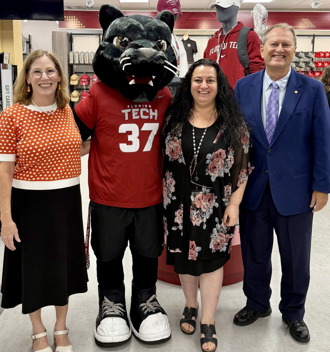 JZK60's tweet photo. It was a great to see our renovated bookstore at @FloridaTech. Plus we ran into a celebrity! https://t.co/4WNvTBnoN1