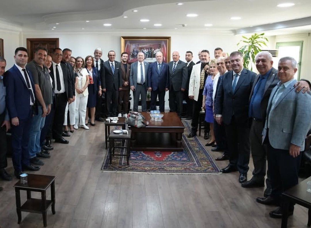 deniz_aldemir_'s tweet photo. Genel Başkanımız Prof.Dr.Ümit Özdağ ve Genel Başkan Yardımcılarımızın İzmir Ziyaretinden..
@ZPCigli
@ZaferPartisi_35
@MSBezircilioglu
@umitozdag
@zaferpartisi https://t.co/kvvPNC5MbU