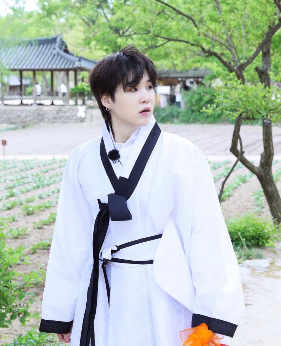 sndyjimin's tweet photo. #Yoonminau 🐱🐣

donde Jimin busca a todos sus ex antes de su boda para saber por qué lo dejaron, sin saber que al confrontar al último de la lista, Min Yoongi, su pasado y su presente van a chocar de la forma más inesperada. https://t.co/fkHl5iCjI2