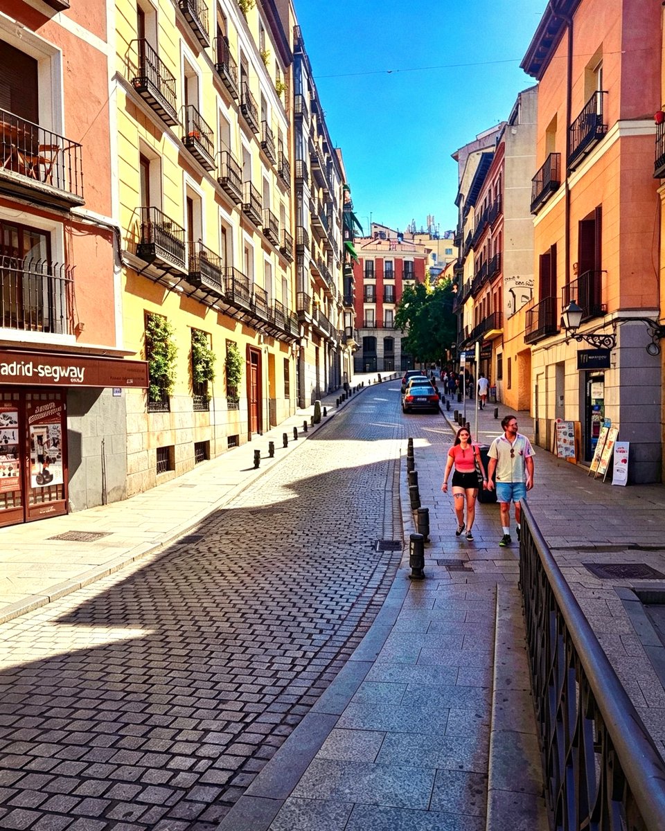 AugusM3's tweet photo. Tan a gusto en Madrid  . https://t.co/P9AmsJmmTN