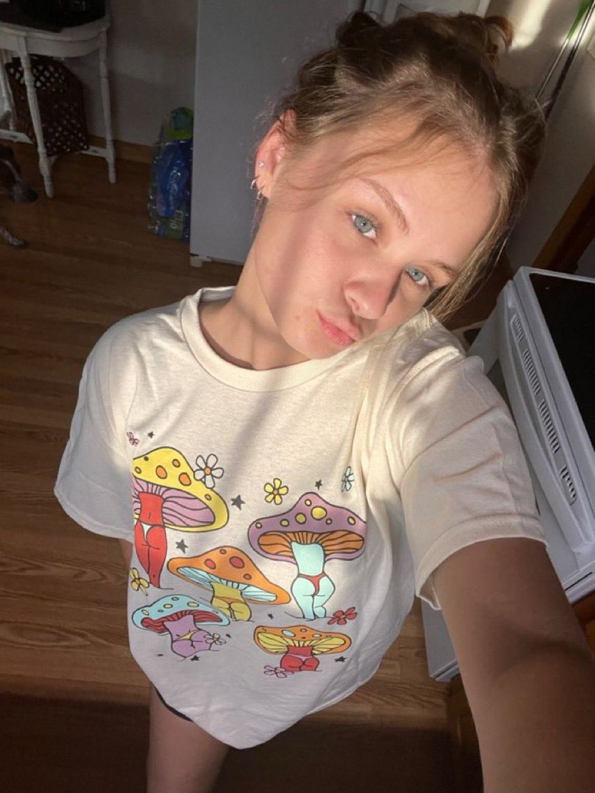nike_taofiq's tweet photo. Yes or no to me as your girlfriend? https://t.co/jKCsOhuC0W