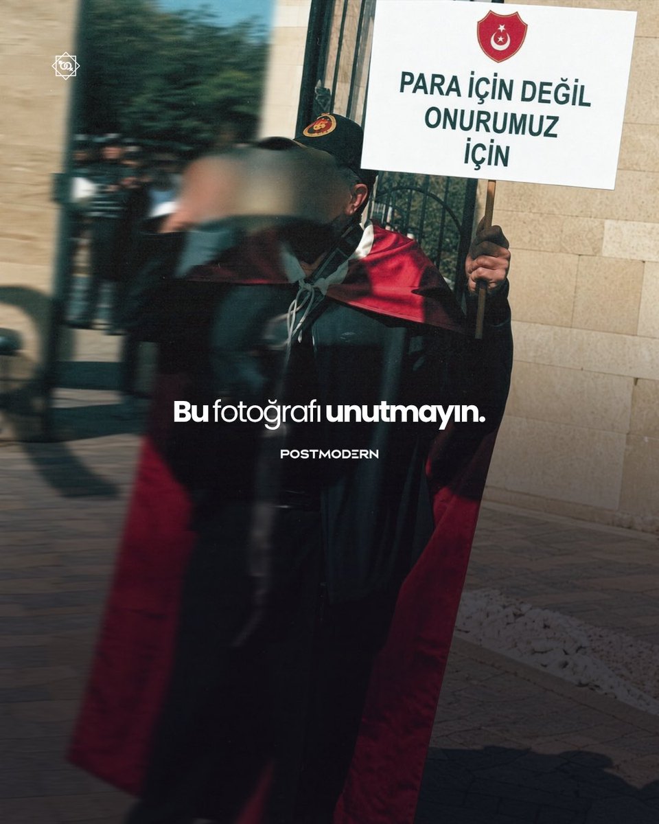 postmbjk's tweet photo. — “Geçinemiyoruz” diyerek int*ar eden iki çocuk babası emekli polis memuru Ali Şekeroğlu’nun taşıdığı döviz… https://t.co/gXQovuE2uM