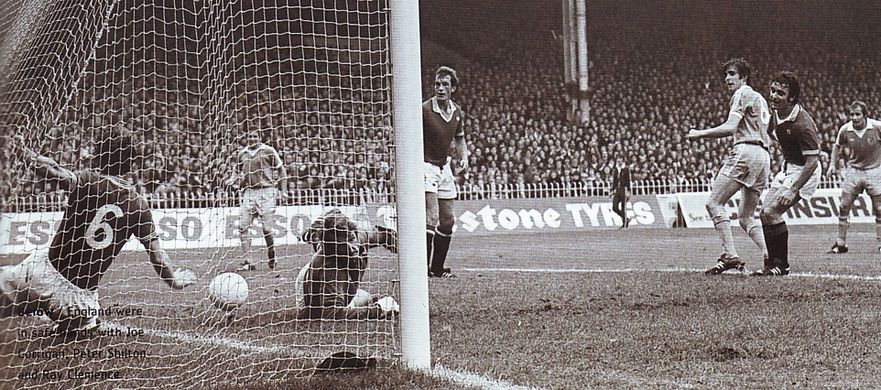 SportsHistory26's tweet photo. Action shots from the Manchester Derby at Maine Road #OTD in 1971
The Citizens took an early lead through Denis Tueart but the Reds struck back with goals from Steve Coppell (15), David McCreary (26) and Gerry Daly (69)
#SportingMemories #United #City #FirstDivision https://t.co/uiLYKuuhhT