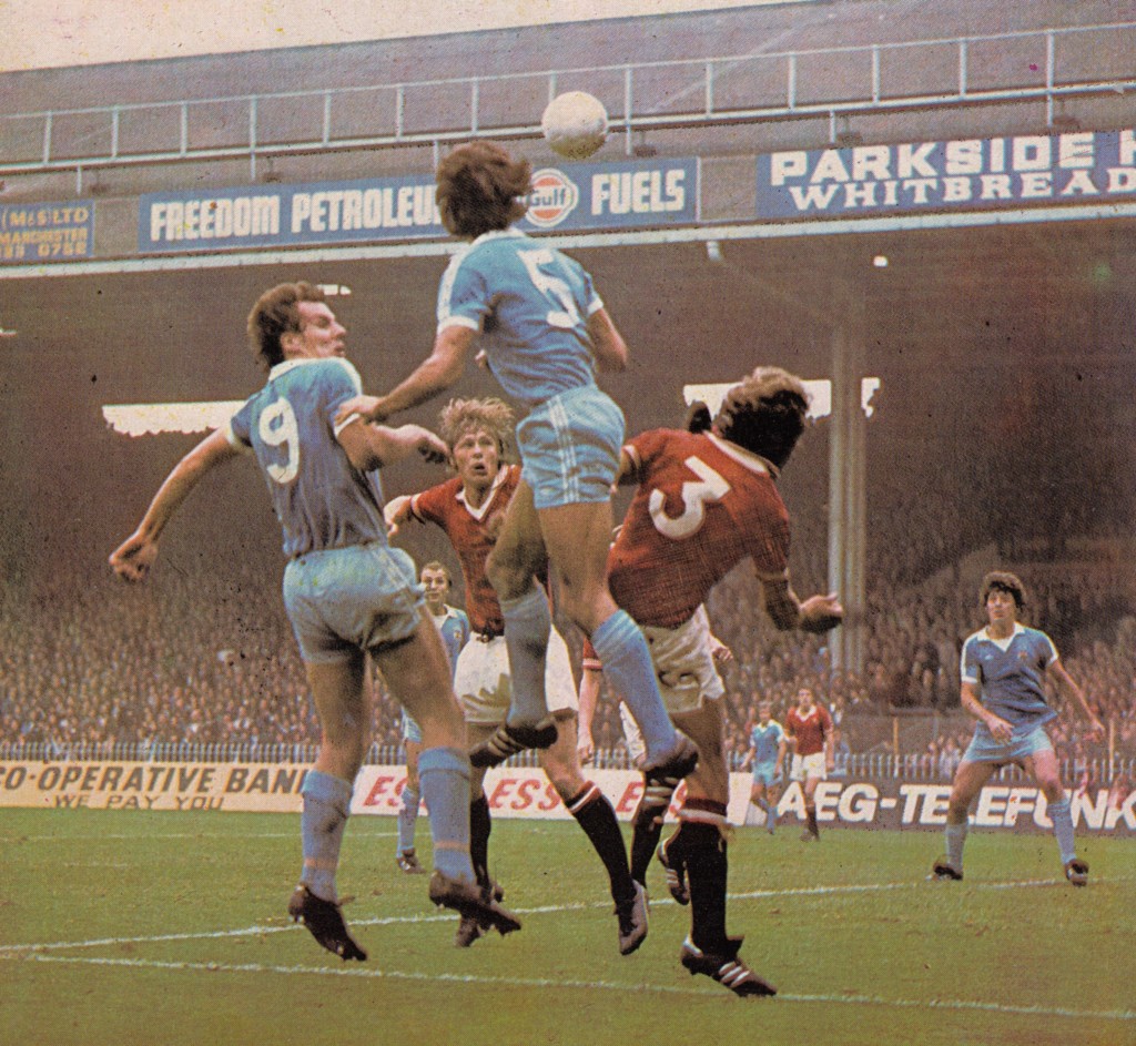 SportsHistory26's tweet photo. Action shots from the Manchester Derby at Maine Road #OTD in 1971
The Citizens took an early lead through Denis Tueart but the Reds struck back with goals from Steve Coppell (15), David McCreary (26) and Gerry Daly (69)
#SportingMemories #United #City #FirstDivision https://t.co/uiLYKuuhhT