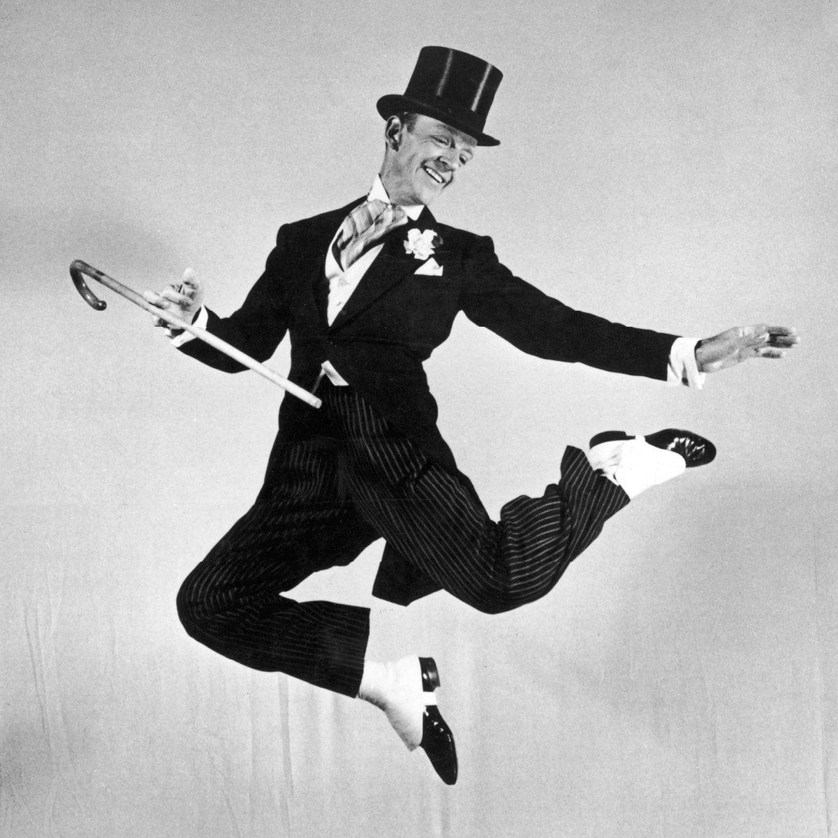 thollandrchives's tweet photo. The Fred Astaire biopic will be produced and distributed by Sony Pictures.

It entered pre-production in July 2026 and it’s set to begin filming in January 2027.

In addition to starring in the film, Tom Holland is also a producer via his production company, Billy17. https://t.co/oRAQWDhyrj