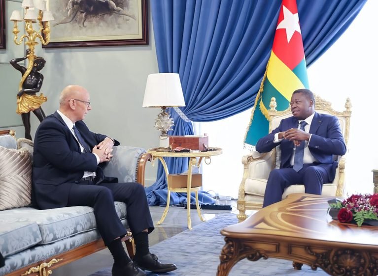 GGnymtina's tweet photo. La Hongrie à travers son Ambassadeur Tamás Fehér Endre accélérera les projets engagés avec le Togo dans le secteur de l’agriculture, la sécurité, l’énergie les technologies de l’information et la communication après une rencontre de discussion avec SEM @FEGnassingbe.
#TogoHongrie https://t.co/m9WKkI7qYS