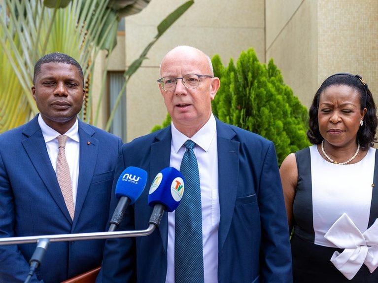 GGnymtina's tweet photo. La Hongrie à travers son Ambassadeur Tamás Fehér Endre accélérera les projets engagés avec le Togo dans le secteur de l’agriculture, la sécurité, l’énergie les technologies de l’information et la communication après une rencontre de discussion avec SEM @FEGnassingbe.
#TogoHongrie https://t.co/m9WKkI7qYS