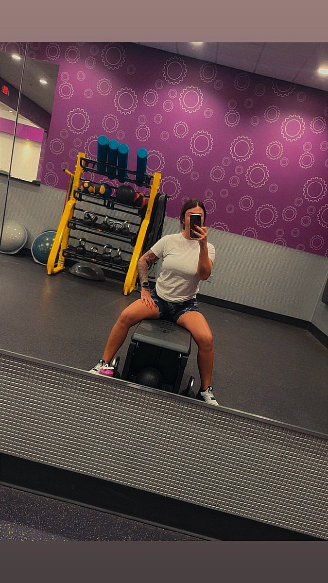 SheCameW_Warn's tweet photo. I swear I came to workout 😈 https://t.co/CGBOnsl8A3