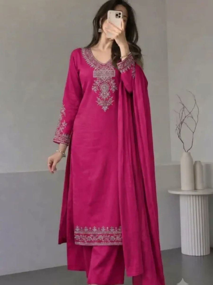 leelmao2009's tweet photo. 3-Piece Kurti Set at ₹605 with beautiful embroidery and a fancy Chanderi dupatta. Perfect for festive or casual wear. Rated 4. 2 by 567+ shoppers. Limited-time 9% off. Comment “LINK” or DM for details. https://t.co/Mv6c4epknw