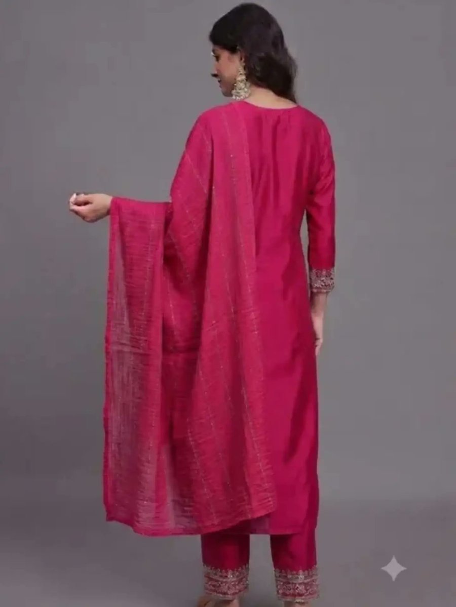 leelmao2009's tweet photo. 3-Piece Kurti Set at ₹605 with beautiful embroidery and a fancy Chanderi dupatta. Perfect for festive or casual wear. Rated 4. 2 by 567+ shoppers. Limited-time 9% off. Comment “LINK” or DM for details. https://t.co/Mv6c4epknw