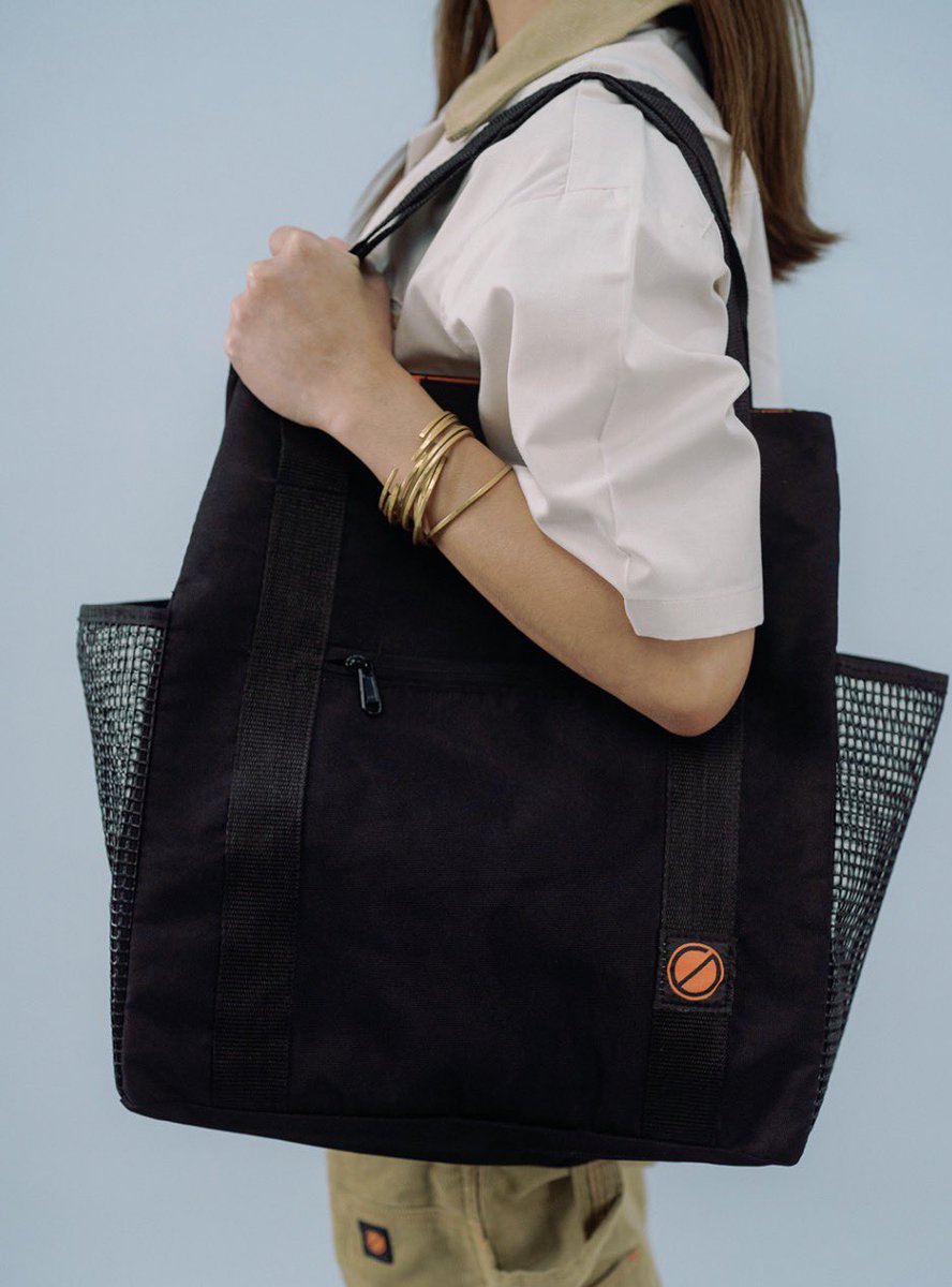 exgangleader's tweet photo. Mas mura bag namin sa TNGC! Afford ng target market, I have receipts! hihi 

Nasa lazada kami

https://t.co/P0SfLQF74E https://t.co/nSF5Tfgj2T