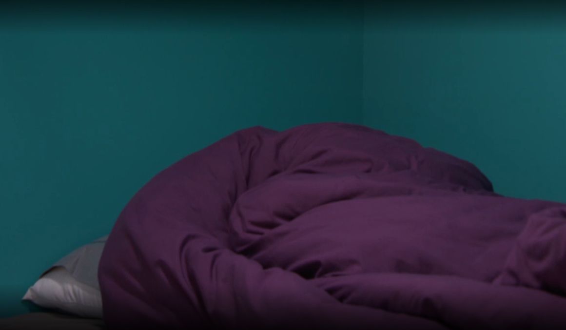 BBLiveUpdaters's tweet photo. #BB28 Taylor goes into the pod room to lay down. She calls Drew stupid, she told him he would have a better chance at winning the HOH comps with Dee instead of Devens, "he signed his own ticket to second place. Signed sealed and delivered". https://t.co/cNB7XaobS1