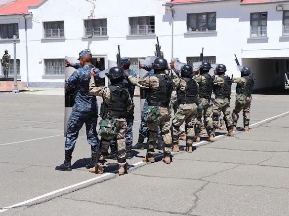 jmhumire's tweet photo. U.S. Marines are on the ground in Bolivia, training shoulder to shoulder with Bolivian security forces and our Americas Counter Cartel Coalition partners: 🇺🇸 🇧🇴 🇪🇨 🇦🇷 🇵🇾 🇨🇴 

6 countries, 70 military members, 1 mission: Destroy the cartels.  
 
Real threats demand real training — and the United States and our A3C partners stand together to meet any threat. #A3C #WeDoBadThingsToBadPeople
