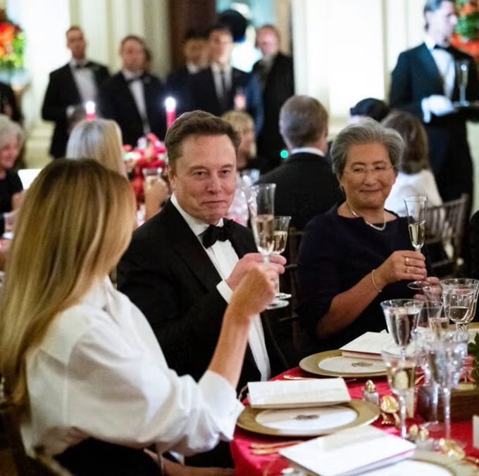 BarronTrumzst's tweet photo. Anyone else love seeing Elon Musk with First Lady Melania and President Trump ? I freaking love this

Millions of MAGA patriots love you Elon

Signed,
77+ Million MAGA Voters

- https://t.co/JfqXRXOXtT