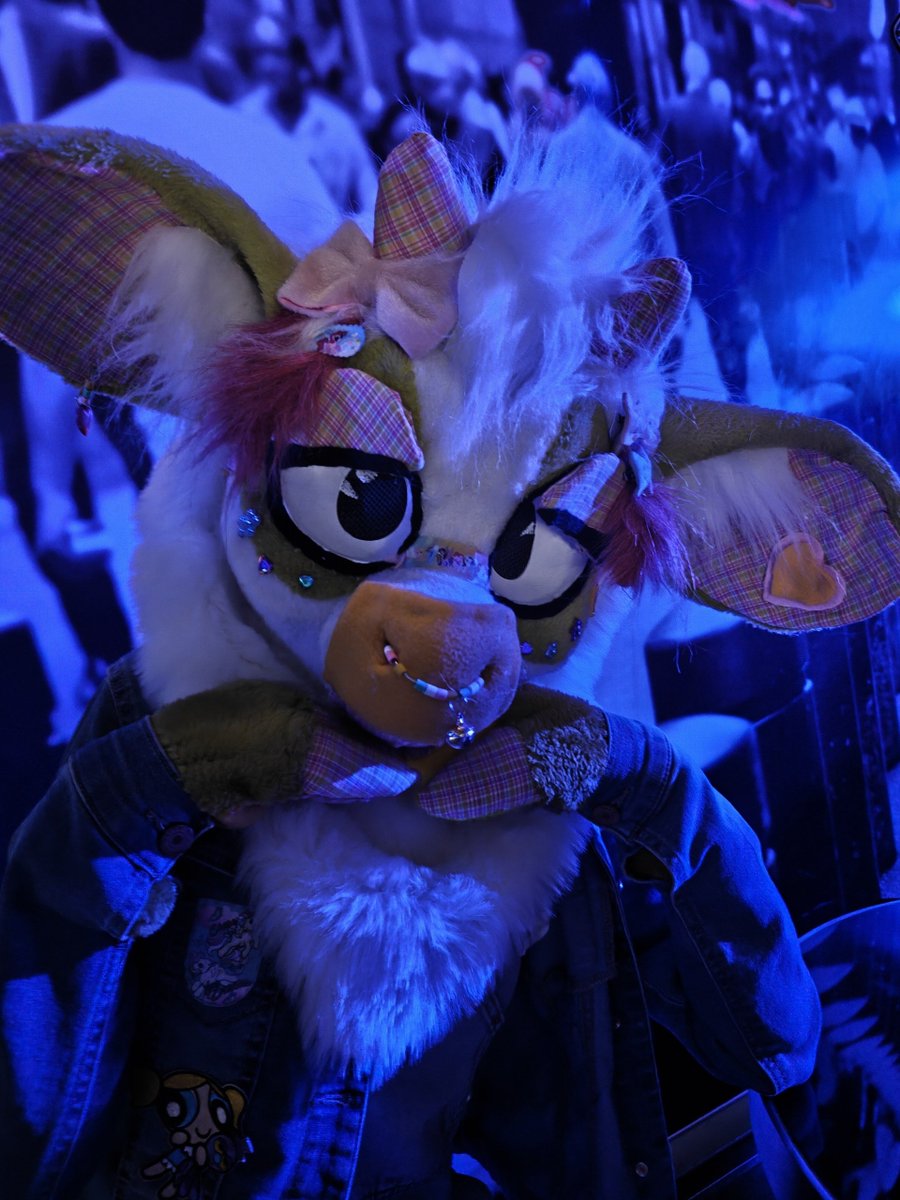 critterweasel's tweet photo. "🥺" me as Sunny on #furfloat last weekend! 🎉 https://t.co/2eRepYyFZa