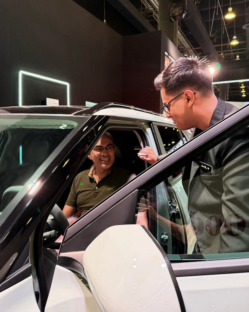 KiaMexico's tweet photo. ¡Hoy inicio la K-EXPO México 2026!
Así arrancamos este primer día desde el stand de #Kia, donde puedes conocer la nueva #KiaSeltos2027 y el nuevo #KiaEV3. ¡Te esperamos! ✨
📍 WTC CDMX
📅 25 al 27 de septiembre de 12:00 a 7:00 h
#2026KEXPOMEXICO #KEXPOMEXICO #CoreaEnMexico https://t.co/Uahtz5TKzf