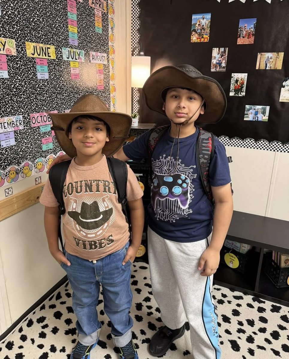 LamarCISD's tweet photo. It wouldn’t be Fort Bend County Fair Day without a little Western flair! 🤠
Our #LamarCISD campuses got into the spirit with cowboy hats, boots and their best Western looks.
Wishing our families a fun, safe and relaxing long weekend! 🎡
#FortBendCountyFair #ChangingTheGAME https://t.co/UloQQiaKG6