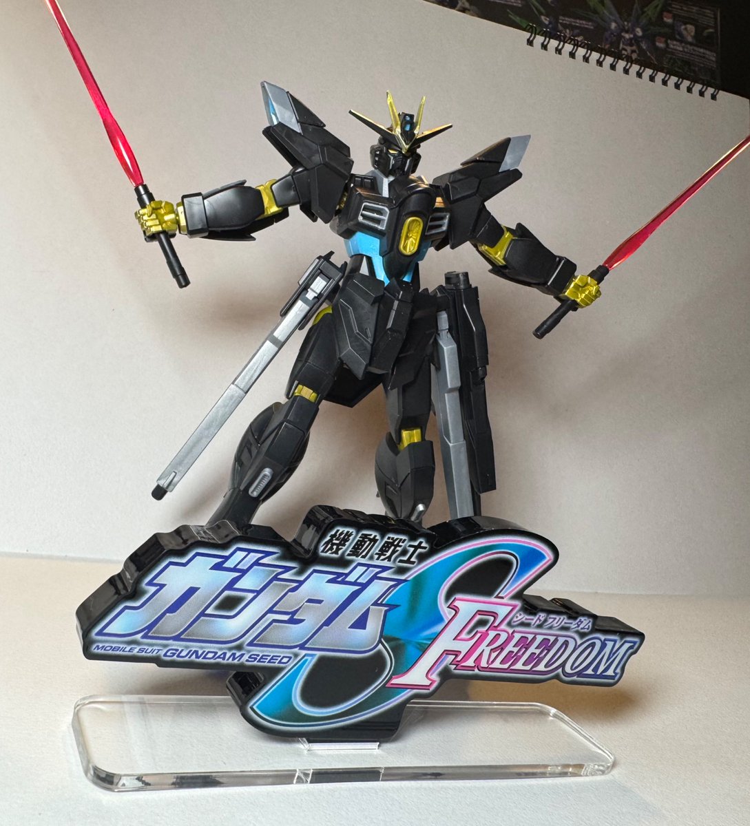 tatuhito's tweet photo. アクリルロゴスタンド（大）のクリアとブラックを開封！

クリア成形のマイティーストフリと、リサーキュレーションカラーのストフリ弐式と一緒に各1枚📷✨

成形色ミキシングしたそれぞれにぴったりでお気に入り☺️ https://t.co/umqLoFhoxm