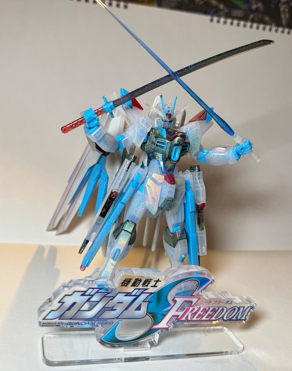 tatuhito's tweet photo. アクリルロゴスタンド（大）のクリアとブラックを開封！

クリア成形のマイティーストフリと、リサーキュレーションカラーのストフリ弐式と一緒に各1枚📷✨

成形色ミキシングしたそれぞれにぴったりでお気に入り☺️ https://t.co/umqLoFhoxm