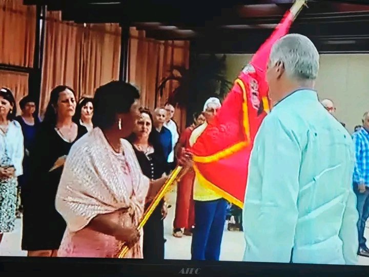 ManuelAgui21532's tweet photo. Felicidades a la Zona 85 de San José de las Lajas en #Mayabeque por recibir Bandera 28 de Septiembre de manos del Presidente Miguel Díaz Canel Bermúdez 
#100AñosConFidel https://t.co/Imd9l3E9cG