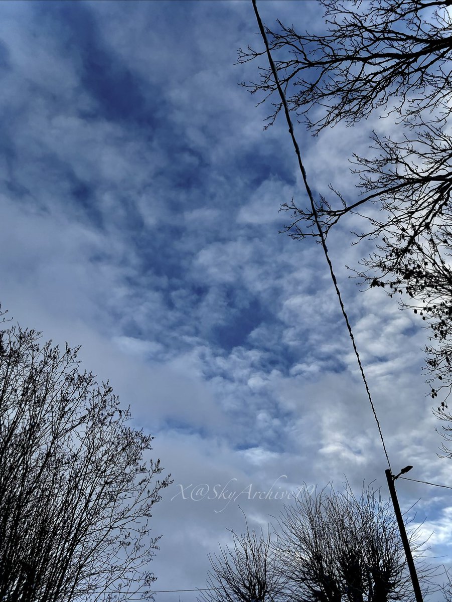 SkyArchive19's tweet photo. Surreal Clouds 

📸
Before / After ✏️ https://t.co/KQa1c0sLAe