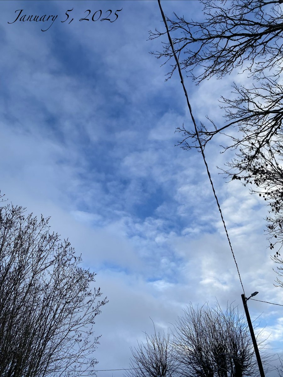 SkyArchive19's tweet photo. Surreal Clouds 

📸
Before / After ✏️ https://t.co/KQa1c0sLAe