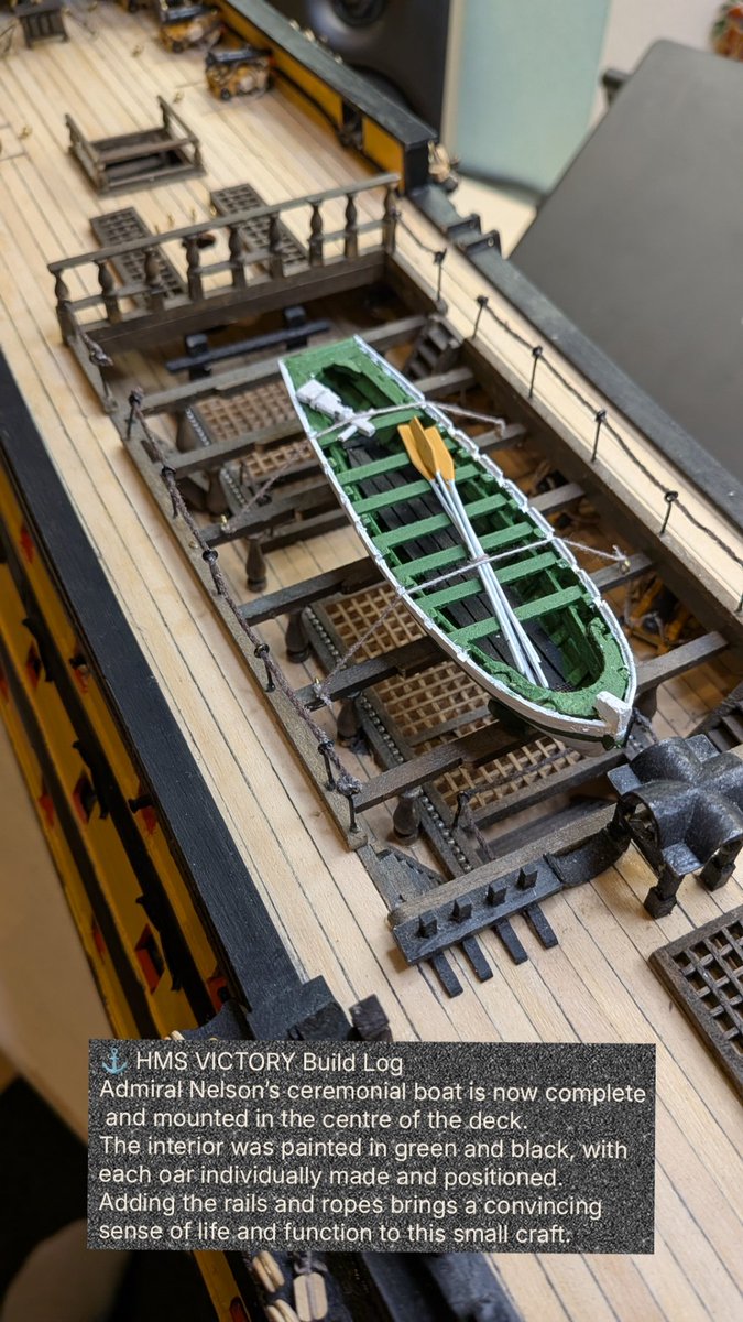 Modeler1221's tweet photo. ⚓️ HMS VICTORY 製作記
ネルソン提督が公式の移動に使用した専用搭載艇が完成し、甲板中央部に設置しました。甲板に載せると、ヴィクトリーの巨大さと搭載艇の繊細さが対照的に見えます#HMSVictory #趣味 #帆船模型 #模型 #ShipModel #ModelShip https://t.co/n9llzVB0hR