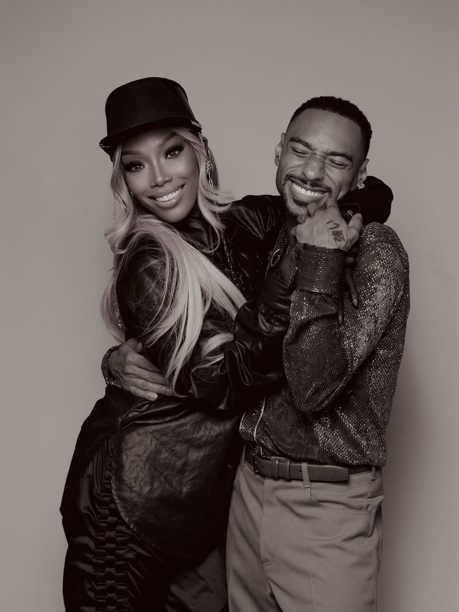 4everBrandy's tweet photo. What a magical moment when the stars align… and the love you’ve poured into the world finds its way back to you through music, memories, and the sweetest embraces. ✨

@Kehlani …. thank you for inviting your fairy godmother and my whole crew into your world. Sharing that stage with you was such a gift. You are a true superstar and a vocal GOAT of your generation… with a heart every bit as beautiful as your voice. Thank you for the love you continue to show me, for pouring into me, and for making sure I feel every drop. I love you so much. 🤍

And then to see one of Moesha’s boyfriends… lol hayyyy @Usher!!
🩶🩶🩶🩶🩶

@durandbernarr… knowing you came to your first brandy concert at just 9 years old touched me so deeply.
Sometimes you’re just singing your life… and years later, someone reminds you it became part of theirs. What a beautiful thing to get to know while you’re still here to receive it.

And to share all of this with my beautiful daughter, @syraismith … my heart walking beside me, making a new memory while so many old ones came home. That is the part I’ll hold closest.

God, thank You for a life that still finds ways to surprise me… and for moments I wish I could fold up and carry forever.

I’m on cloud 9… somebody pinch me.🩶🩶🩶🩶🩶🩶
📸 @Mr_Dadams00