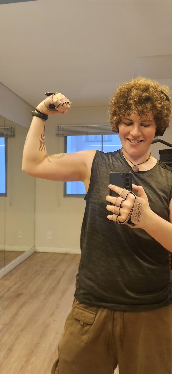 LeVidote's tweet photo. Eu servindo butch 10 anos antes de me descobrir mulher trans https://t.co/oNjqwui2na