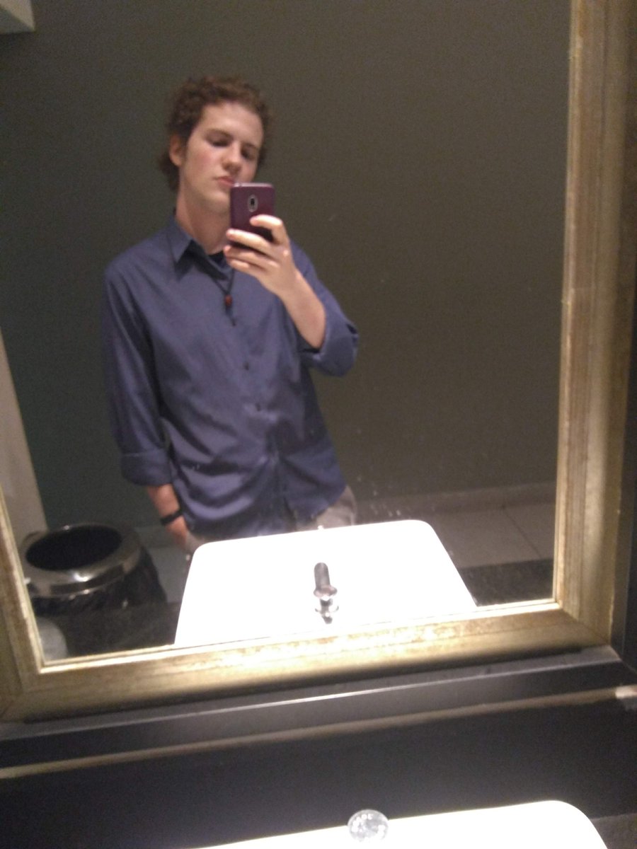LeVidote's tweet photo. Eu servindo butch 10 anos antes de me descobrir mulher trans https://t.co/oNjqwui2na