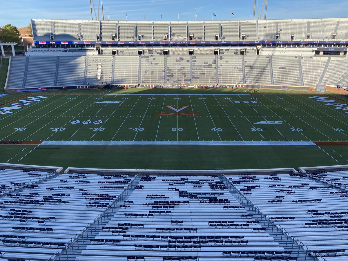 ericward_7's tweet photo. Scott Stadium is all set for the Hoos and the Hens for the 4th annual #UVAStrong Game.

#GoHoos 🔸⚔️🔹 https://t.co/mEv4l7ZRtY