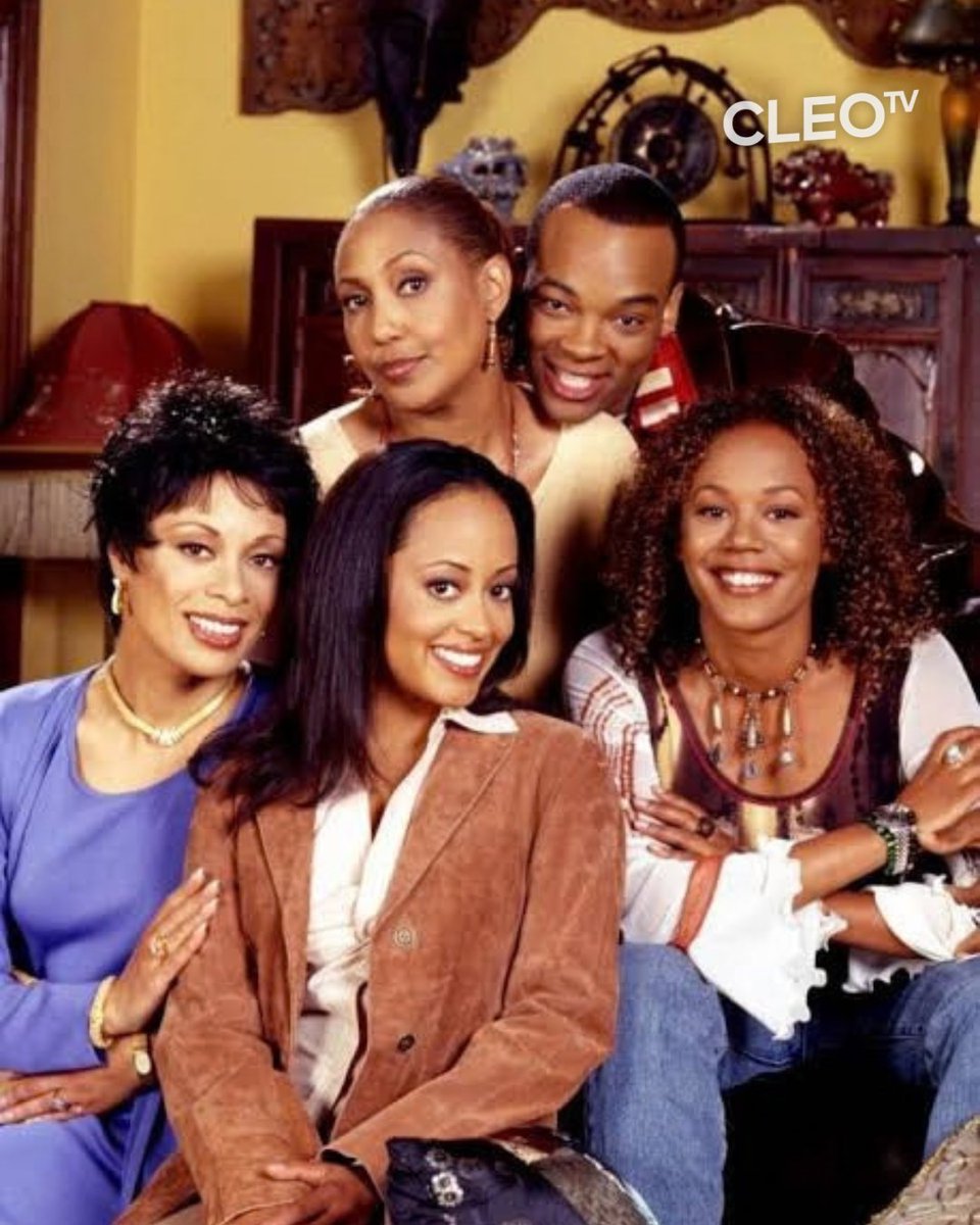 mycleotv's tweet photo. Happy Friday from us and the gang!💕 
SB: the ensembles were A1! 🔥 

Kick back with CLEO TV and all your favorite Y2K sitcoms every day!✨ https://t.co/rsYbrV3cI7