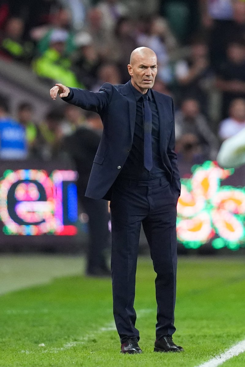 ActuFoot_'s tweet photo. 🚨 BON POUR RAYAN CHERKI 🇫🇷 C’EST UN VRAI KIFF DE JOUER SOUS ZIDANE 🇫🇷 👇🤩  (il dit qu’on aurait vraiment pu voir + de jeu ce soir avec une meilleure pelouse) :

« Mon poste ? C'est un rôle que j'affectionne, je suis au coeur du jeu, je peux aider mes partenaires de la meilleure des manières. 😁

Si on joue sur une pelouse digne de ce nom, c'est pas du tout le même match. (…)

C'est UN PUR PLAISIR d’être entrainé par Zidane. 

On connait son passé de joueur, son passé d'entraîneur, on avait à coeur de commencer cette aventure avec une victoire, c'est bon à prendre. Cette victoire, ELLE EST POUR LUI !! ❤️

On n'a eu que 3 séances mais on sent directement les préceptes qu'il essaie de nous inculquer. 

Avoir le ballon faire tourner le ballon, aujourd'hui, la qualité qu'on a mis là-dedans, nous-mêmes on s'est surpris. »

🎙️ @lequipe
