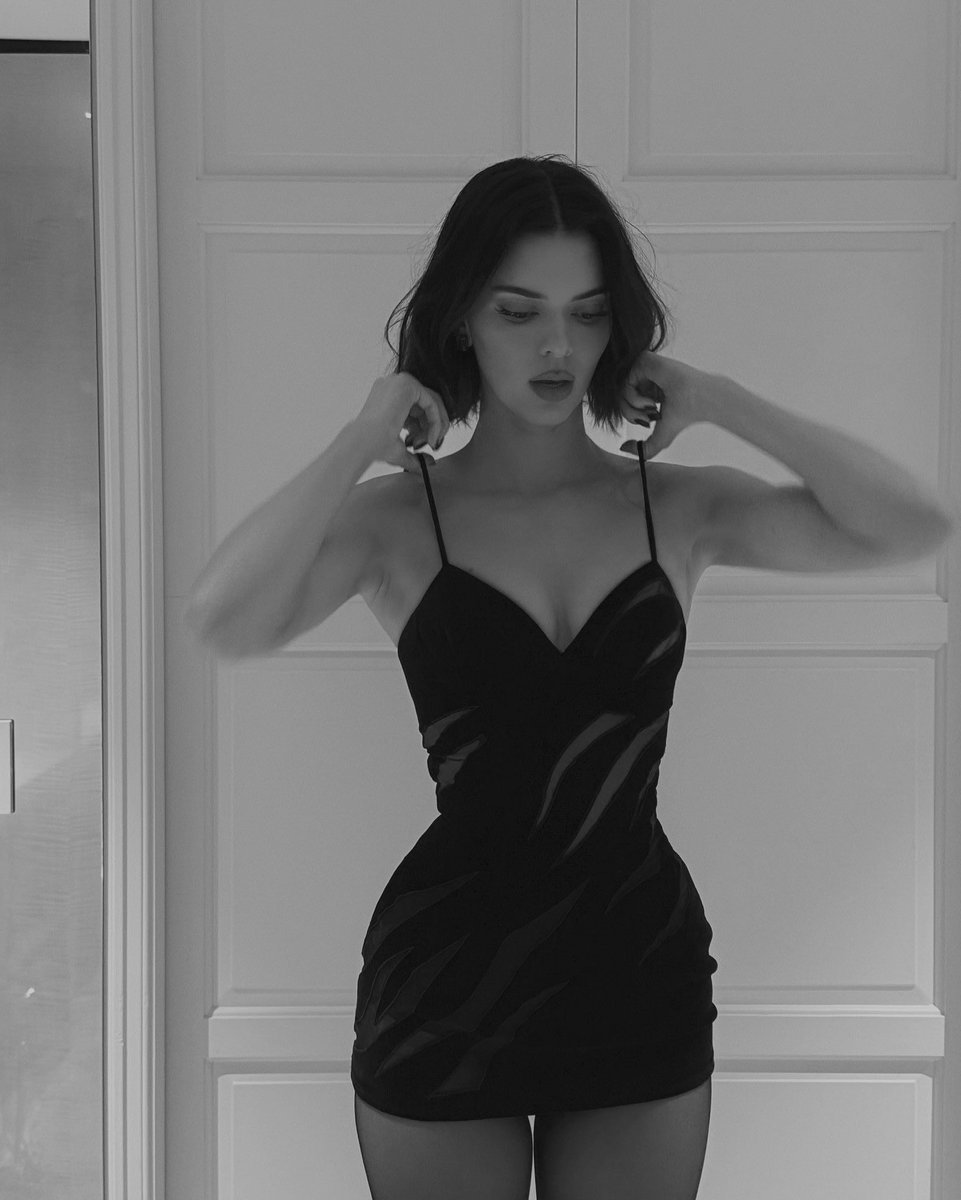 vKendallJcnner's tweet photo. date night ready https://t.co/mElE3p3DM5
