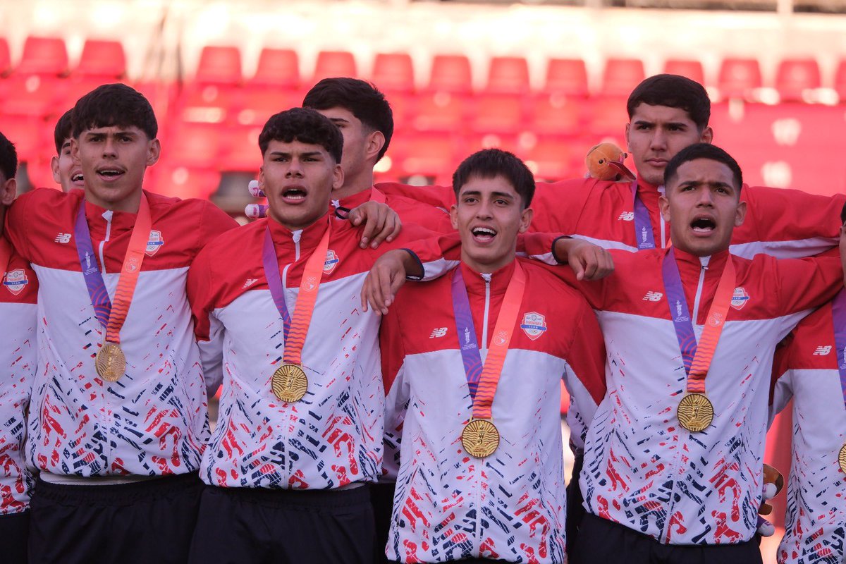 Albirroja's tweet photo. ¡Oro para Paraguay en los Juegos ODESUR! 🥇🇵🇾

La #AlbirrojaSub20 venció a Argentina en la tanda de penales y volvió a conquistar la medalla dorada.

🔗 https://t.co/EArqz30T5i

#VamosParaguay 🇵🇾 https://t.co/bKxuRJBaMe