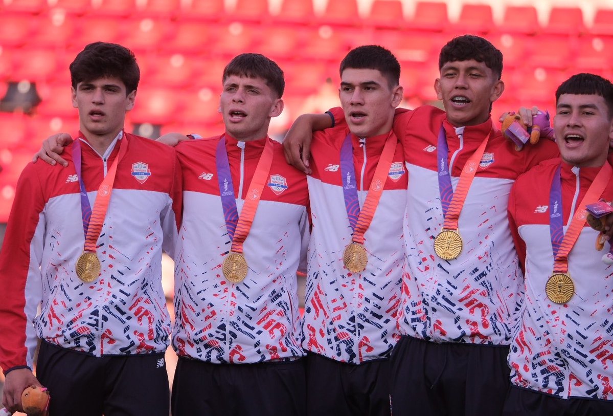Albirroja's tweet photo. ¡Oro para Paraguay en los Juegos ODESUR! 🥇🇵🇾

La #AlbirrojaSub20 venció a Argentina en la tanda de penales y volvió a conquistar la medalla dorada.

🔗 https://t.co/EArqz30T5i

#VamosParaguay 🇵🇾 https://t.co/bKxuRJBaMe
