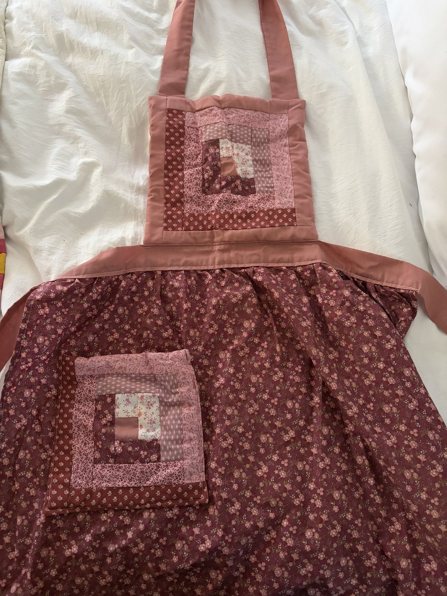 showafancy's tweet photo. i’m doing a really intense cleaning of the house 2day and i keep discovering things left behind by the previous owners. very cute apron https://t.co/PwsKgGBcp3