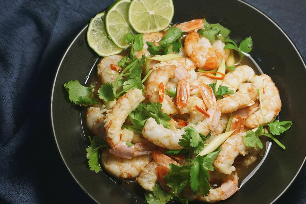 DoreenRosw7g's tweet photo. Craving warm, aromatic Tom Yum Goong tonight This Thai spicy shrimp soup hits different—tangy, spicy, and loaded with fresh herbs that transport me straight to Bangkok’s street stalls! https://t.co/CVYlv8o2SS
