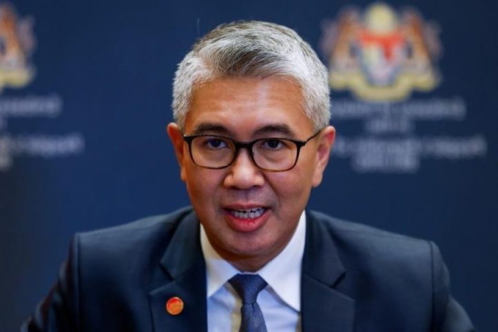 WilayahMy's tweet photo. Tengku Zafrul Presses Negeri Sembilan MB to Clarify Suspension Status of Two Senior State Officials https://t.co/stlmzjBrnC #TengkuZafrul #NegeriSembilan #IsmailLasim #PolitikMalaysia #PejabatMenteri https://t.co/7SUNijOpnt