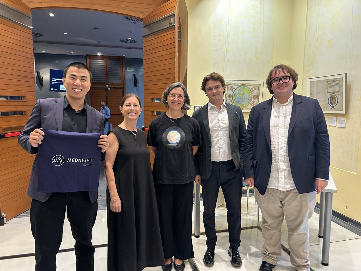 RoLcrisisEU's tweet photo. La profesora Susana Sanz y 3 miembros juniors del equipo de investigación han presentado la base de datos sobre el impacto en prensa del Estado de Derecho en la MEDNIGHT: noche mediterránea de las investigadoras. Evento que se ha celebrado en el Palacio Colomina de la @uchceu https://t.co/rIFEVRICrO