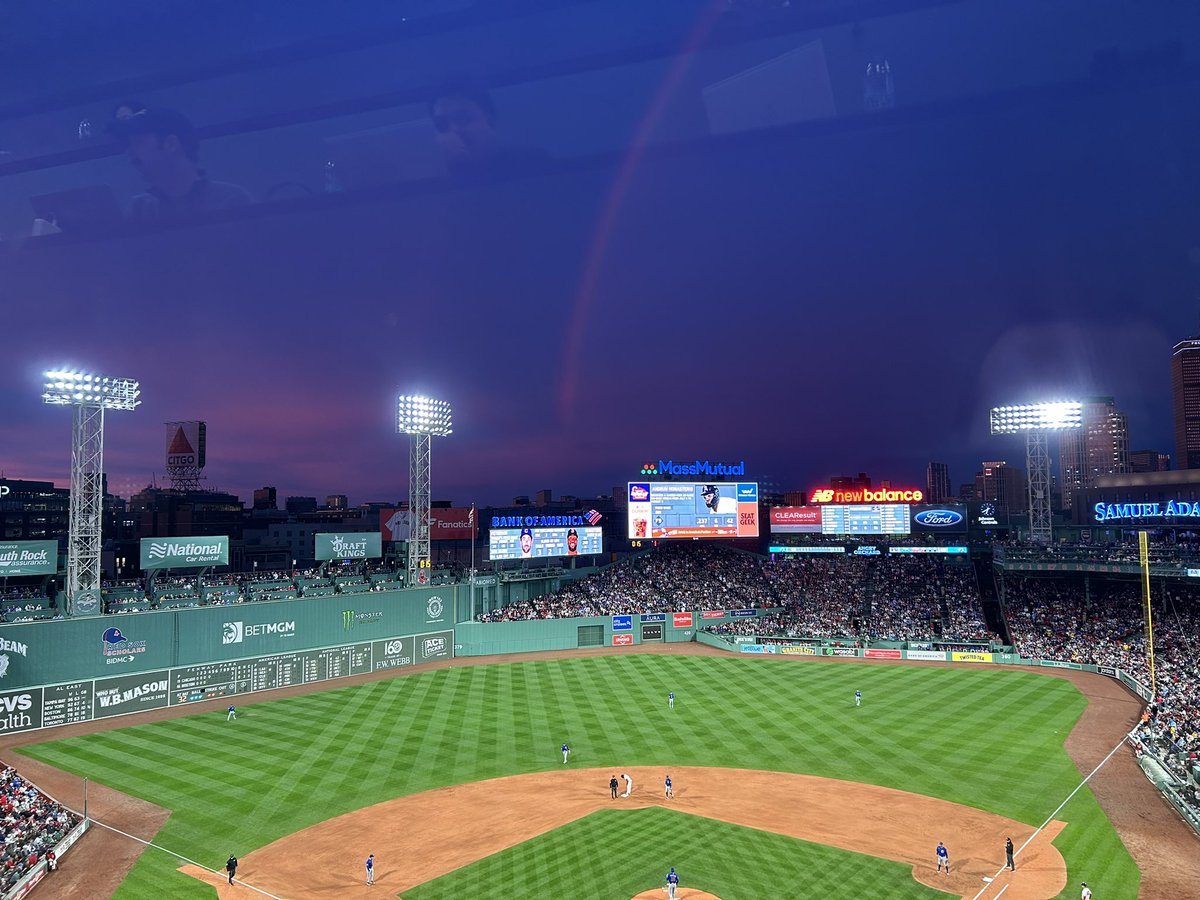 MacCerullo's tweet photo. The calm before the storm, and a huge night rainbow too. https://t.co/qJi9WIk88Z