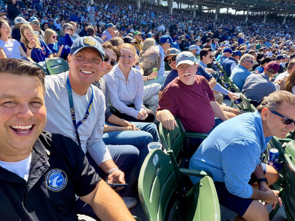 Tom_Cross_Jr's tweet photo. @PAndersonC12 and I joined @EnvoyPilots of C-133 at the @ALPAPilots  pilots event at the @Cubs game yesterday. We are happy to support our fellow union brothers and sisters, and even more so for me as a former Envoy pilot! Can’t wait to have you come to a @UnitedPilots event! https://t.co/80h4ZlOxfb