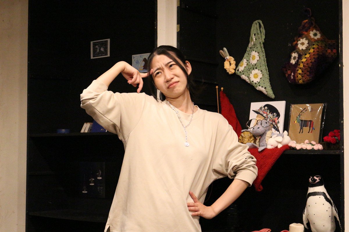 madogeki's tweet photo. 🪑#まど劇 本日26日（土）の公演🪑

＼＼当日券ございます／／

①
「劇をはじめます」出演：鴨梨
10:30 開場・受付開始
11:00 開演（終演予定→12:40頃）

②
「劇をはじめます」出演：にさわまほ
15:30 開場・受付開始
16:00 開演（終演予定→17:40頃）

---

※お支払いは現金のみでお願いします💴 https://t.co/Iqcf830ggE