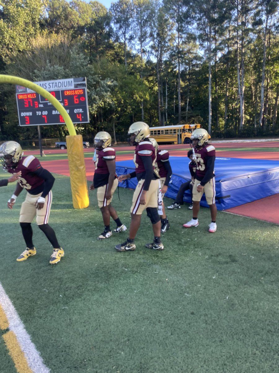 BigSkippin_75's tweet photo. A couple of young Names to watch tonight for Tucker is ‘29 OL Benjamin Kambala and ‘29 EDGE King Madden. @Benjaminkam12 @KingMadden_ https://t.co/BJoUEpvtj8