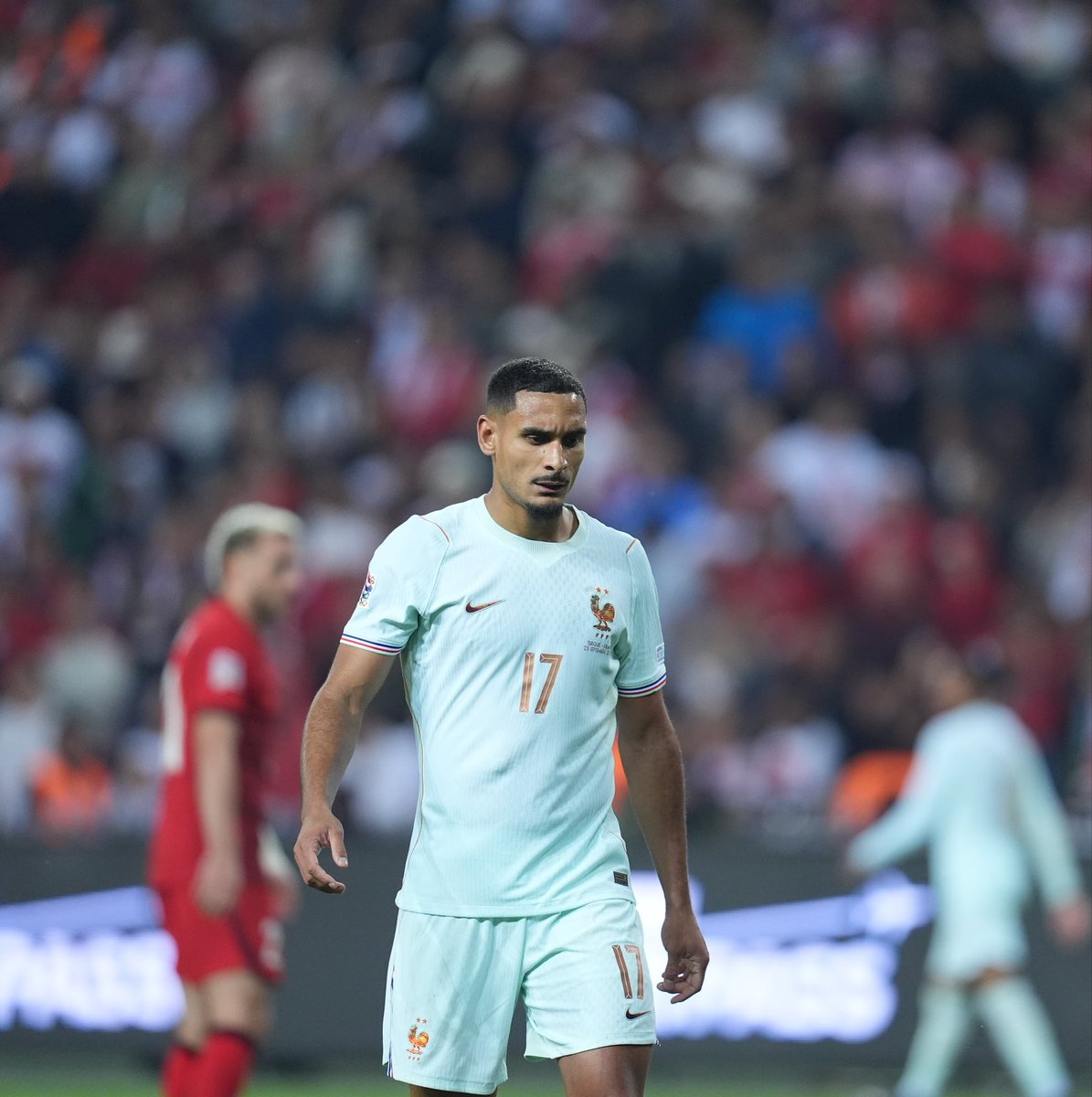 ActuFoot_'s tweet photo. 🚨🚨 MAXENCE LACROIX 🇫🇷 EST BEAUCOUP MOINS RASSURANT SUR MBAPPÉ 🇫🇷 EN ZONE MIXTE 👇 :

🗣️ « Au départ, on se concentrait sur le match mais QUAND ON EST ARRIVÉS AU VESTIAIRE, ON A VU QUE C’ÉTAIT PLUS SÉRIEUX QUE ÇA… 🤕 »

🎙️ @lequipe https://t.co/yeRCNUOV1A