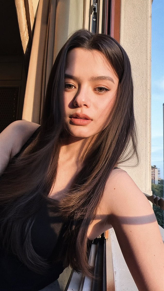 svnfleurr's tweet photo. the sunlight makes her look even prettier https://t.co/WPvwQrkqUA