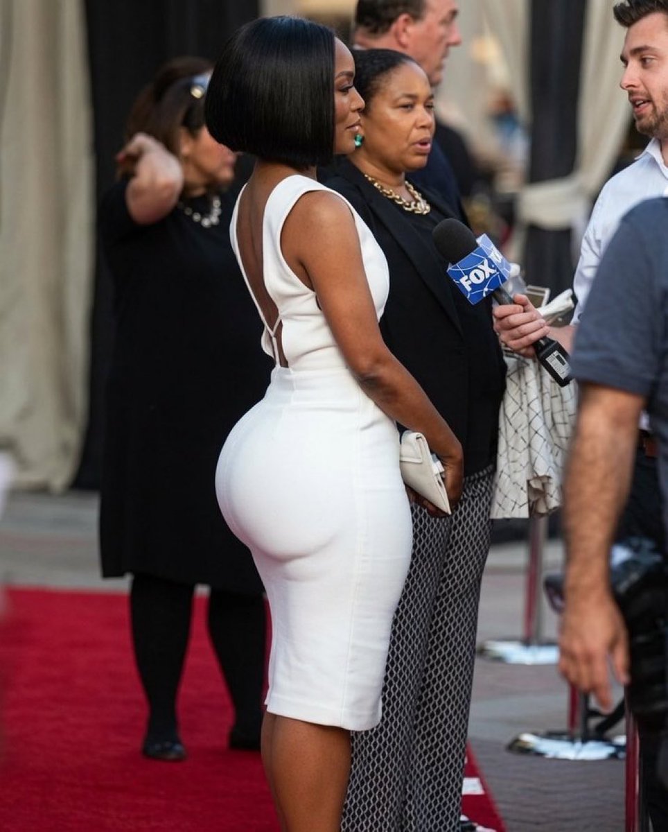 Babess_xx's tweet photo. 67-year-old Angela Bassett’s picture is going viral. https://t.co/UDvgwEbYW0