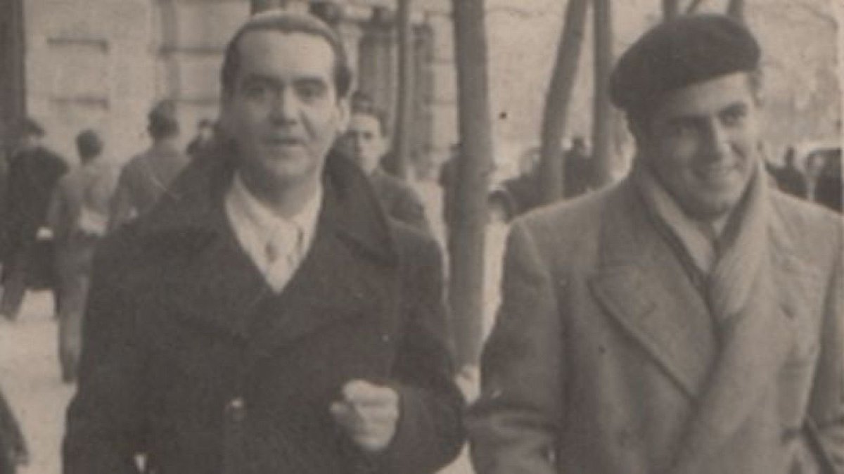 glistaen's tweet photo. federico y rafael, estaríais tan contentos con la bola negra.
en mitad del auge de la ultraderecha, es la película más bella del 2026 y del cine español. 
sé que estaríais contentos de ver los cines abarrotados y gente de todas las edades emocionadísima. 
por la libertad ♥︎ https://t.co/XQ7sGWqmCi